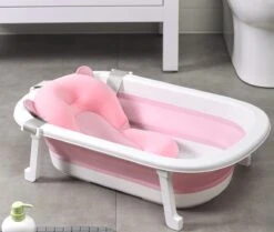 Babybadje - Peuterbadje - Opvouwbaar - Incl. Baby Badkussen - 84 Cm Lang - 0 Tot 3 Jaar - Roze 11 Babybadje - Peuterbadje - Opvouwbaar - Incl. Baby Badkussen - 84 Cm Lang - 0 Tot 3 Jaar - Roze -Winkel Voor Babyverzorgingsproducten 1200x1013 2