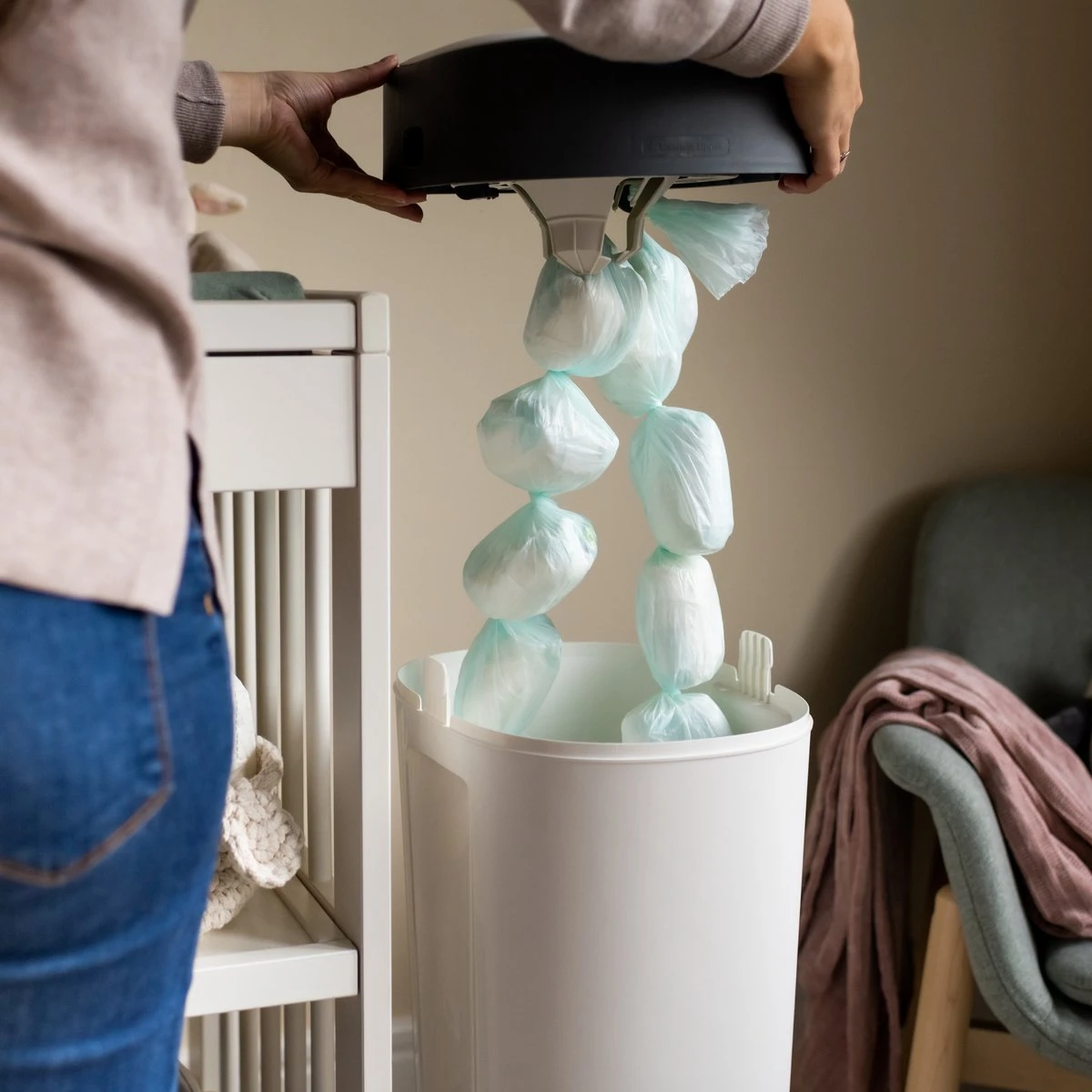 Tommee Tippee Twist & Click XL-luieremmer - Voor Maximaal 60 Luiers - Milieuvriendelijker Systeem - 1 Navulcassette - Duurzaam Geproduceerde Antibacteriële GREENFILM 9 Tommee Tippee Twist & Click XL-luieremmer - Voor Maximaal 60 Luiers - Milieuvriendelijker Systeem - 1 Navulcassette - Duurzaam Geproduceerde Antibacteriële GREENFILM - Afbeelding 8