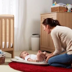 Tommee Tippee Simplee Sangenic Luieremmer, Milieuvriendelijker Systeem, Inclusief 1 Navulcassette Met Duurzaam Geproduceerde Antibacteriële GREENFILM, Grijs -Winkel Voor Babyverzorgingsproducten 1200x1200 1354