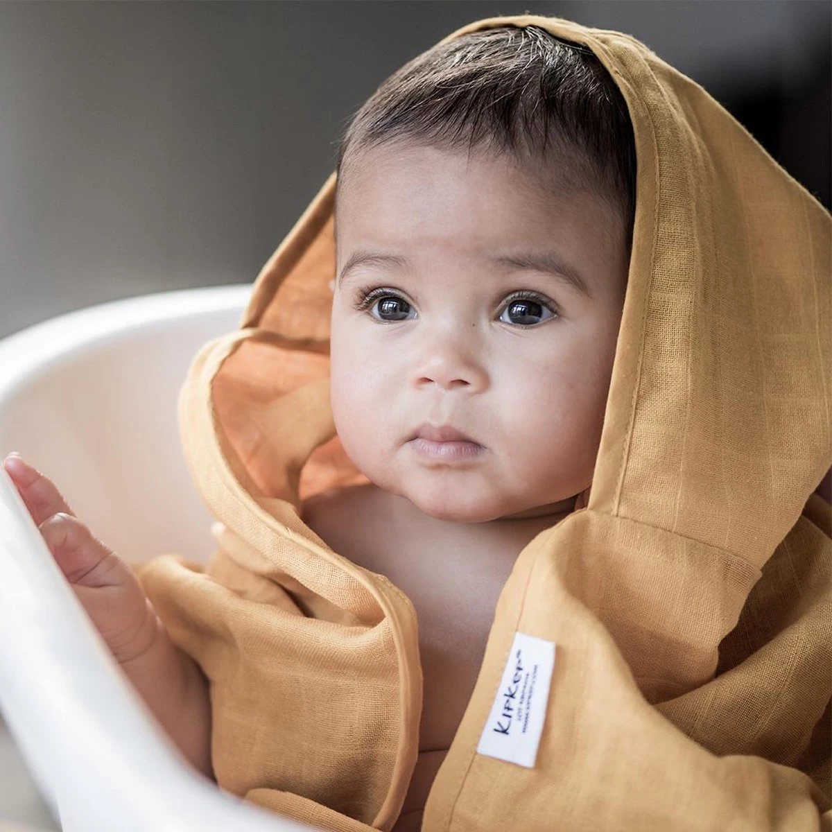 KipKep Blenker Hydrofiele Badcape - Maat 100x70cm - Little Bees Geel 6 KipKep Blenker Hydrofiele Badcape - Maat 100x70cm - Little Bees Geel - Afbeelding 4