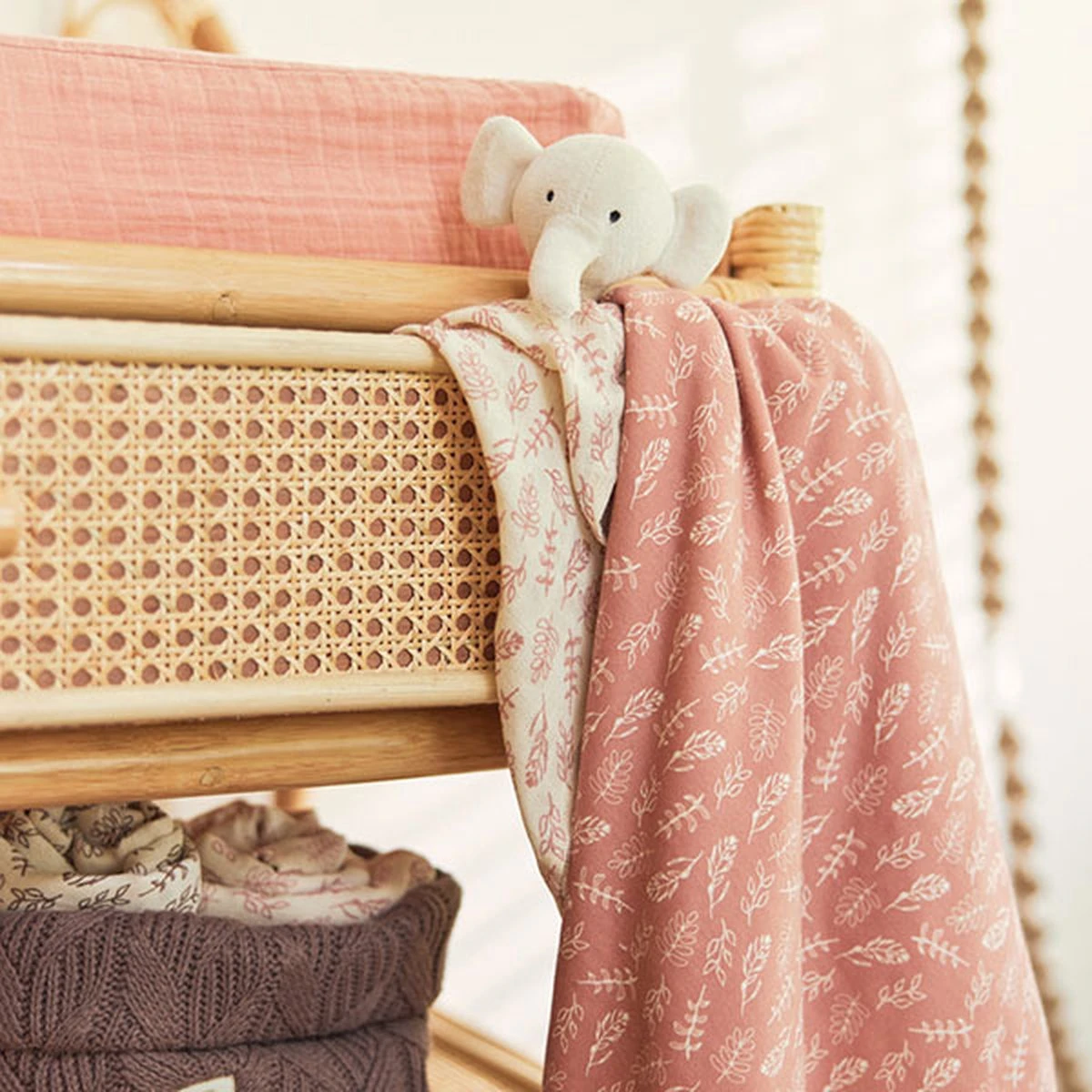 Jollein Badcape Meadow 75x75cm - Rosewood 12 Jollein Badcape Meadow 75x75cm - Rosewood - Afbeelding 10