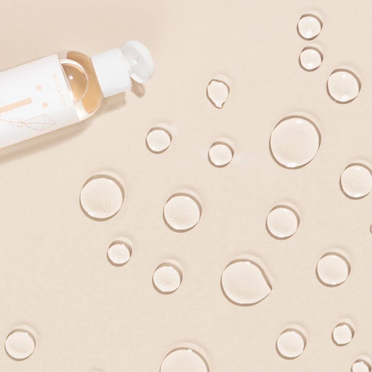 Naïf Verzachtende Babyolie - Baby En Kind - 100ml - Met Natuurlijke Ingrediënten 4 Naïf Verzachtende Babyolie - Baby En Kind - 100ml - Met Natuurlijke Ingrediënten - Afbeelding 2