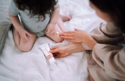 Naïf Vette Crème Voor De Gevoelige Huid - Baby En Kind - 75 Ml – Met Natuurlijke Ingrediënten -Winkel Voor Babyverzorgingsproducten 1200x776 4