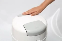 DiaperPail - Soft Grey - Luieremmer Met Speciale Luiersluis - Werkt Met Normale Vuilniszakken -Winkel Voor Babyverzorgingsproducten 1200x799 46