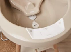 Bundel! Bad Sense Edition (Bad, Digitale Thermometer En Standaard) In De Kleur 'Taupe' Van Bébé-jou. 10 Bundel! Bad Sense Edition (Bad, Digitale Thermometer En Standaard) In De Kleur 'Taupe' Van Bébé-jou. -Winkel Voor Babyverzorgingsproducten 1200x887 2