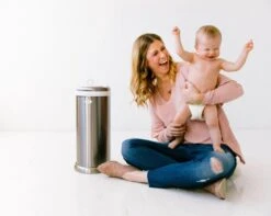 Ubbi® Ubbi Luieremmer - Zilver - Metaal - Geurloos - Geen Navulcassettes Nodig 8 Ubbi® Ubbi Luieremmer - Zilver - Metaal - Geurloos - Geen Navulcassettes Nodig -Winkel Voor Babyverzorgingsproducten 1200x959 1