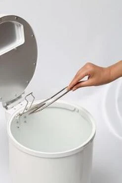 DiaperPail - Clear White - Luieremmer Met Speciale Luiersluis - Werkt Met Normale Vuilniszakken - Luxe Luieremmer - Geen Speciale Cassettes - Geen Geurtjes - Makkelijk Schoon Te Maken - Is Gemaakt Van Aluminium -Winkel Voor Babyverzorgingsproducten 798x1200 1