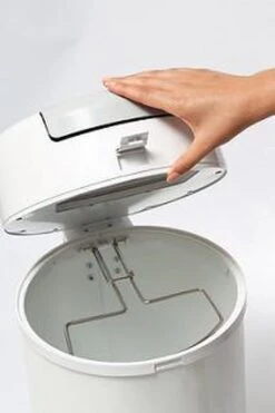 DiaperPail - Clear White - Luieremmer Met Speciale Luiersluis - Werkt Met Normale Vuilniszakken - Luxe Luieremmer - Geen Speciale Cassettes - Geen Geurtjes - Makkelijk Schoon Te Maken - Is Gemaakt Van Aluminium -Winkel Voor Babyverzorgingsproducten 798x1200 2