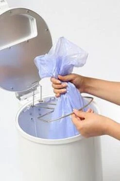 DiaperPail - Clear White - Luieremmer Met Speciale Luiersluis - Werkt Met Normale Vuilniszakken - Luxe Luieremmer - Geen Speciale Cassettes - Geen Geurtjes - Makkelijk Schoon Te Maken - Is Gemaakt Van Aluminium -Winkel Voor Babyverzorgingsproducten 798x1200 4