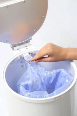 DiaperPail - Soft Grey - Luieremmer Met Speciale Luiersluis - Werkt Met Normale Vuilniszakken -Winkel Voor Babyverzorgingsproducten 799x1200 14