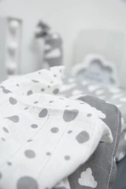 Meyco Clouds/Dots/Feathers Starterset - 9-pack - Hydrofiel - Grey 10 Meyco Clouds/Dots/Feathers Starterset - 9-pack - Hydrofiel - Grey -Winkel Voor Babyverzorgingsproducten 800x1200 100