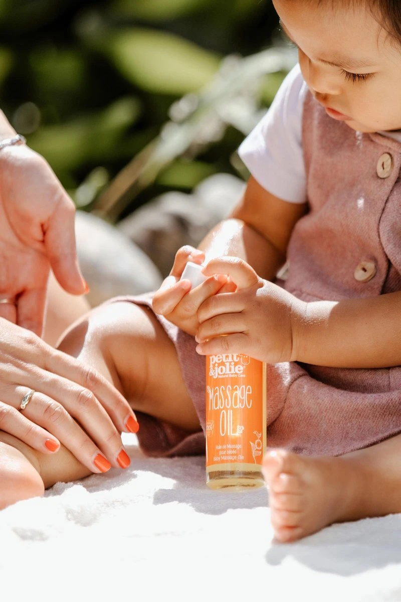 Petit & Jolie Baby Massage Olie - 100% Natuurlijke Huidverzorging - Verzacht De Huid 4 Petit & Jolie Baby Massage Olie - 100% Natuurlijke Huidverzorging - Verzacht De Huid - Afbeelding 2