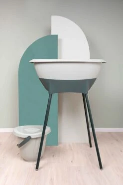 LUMA Bad- En Verzorgingsset (8-delig) - Sage Green 7 LUMA Bad- En Verzorgingsset (8-delig) - Sage Green -Winkel Voor Babyverzorgingsproducten 800x1200 5