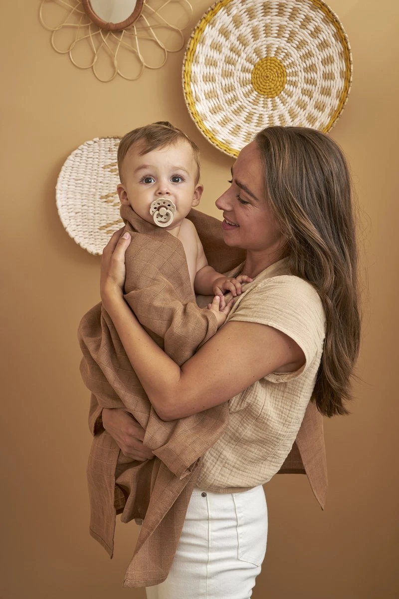 Meyco Mini Panther Swaddle - 2-pack - Toffee - 120x120cm 5 Meyco Mini Panther Swaddle - 2-pack - Toffee - 120x120cm - Afbeelding 3